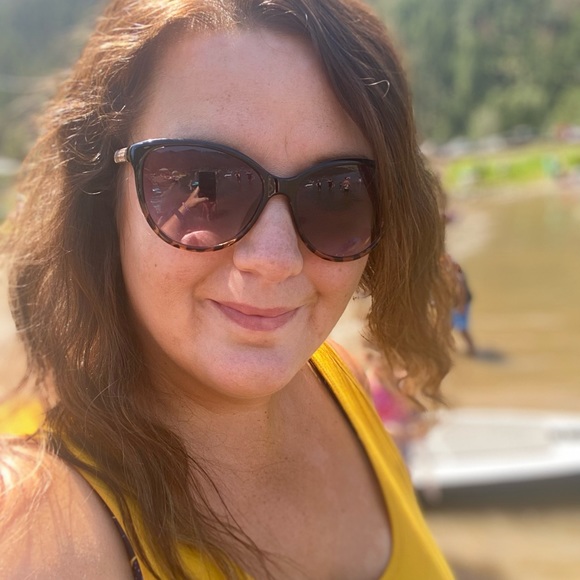 Meet your Posher, Coree - Picture 1 of 2